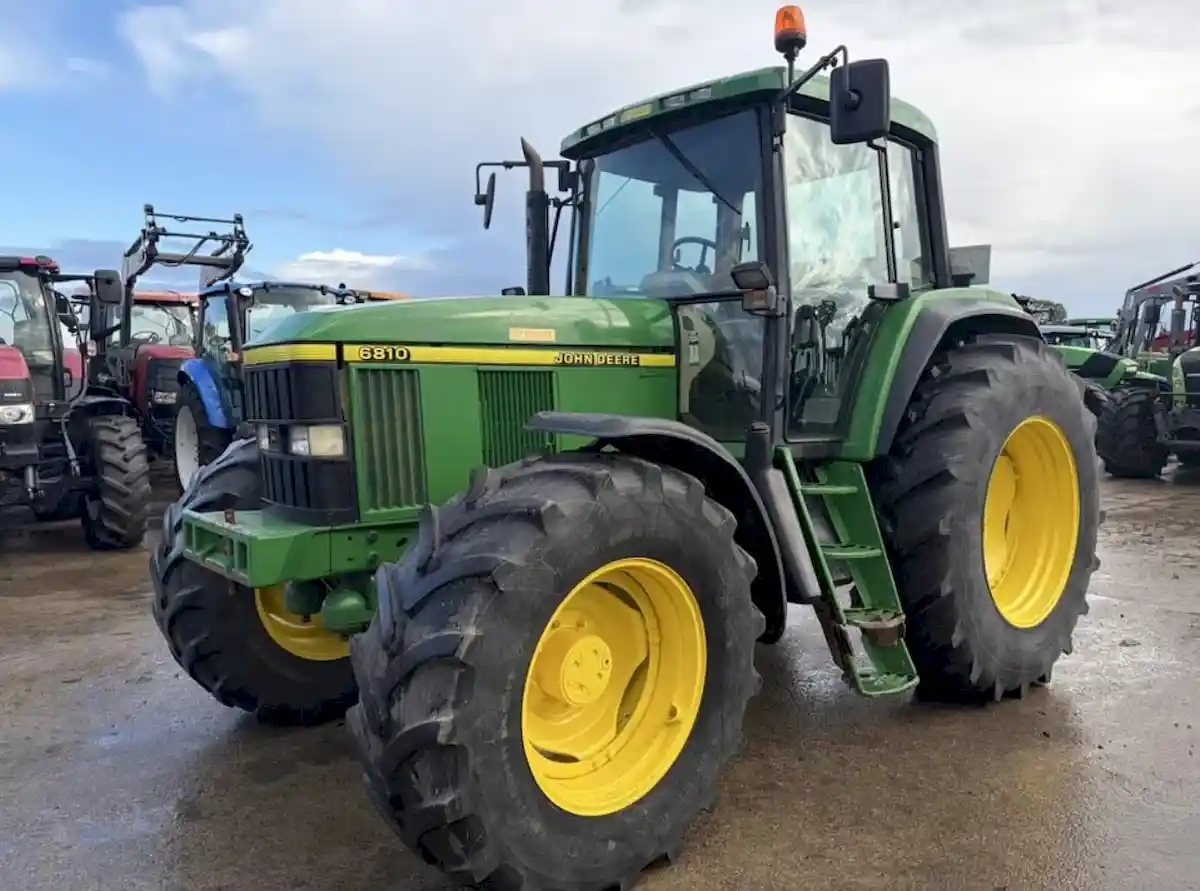 Tractor John Deere 6810